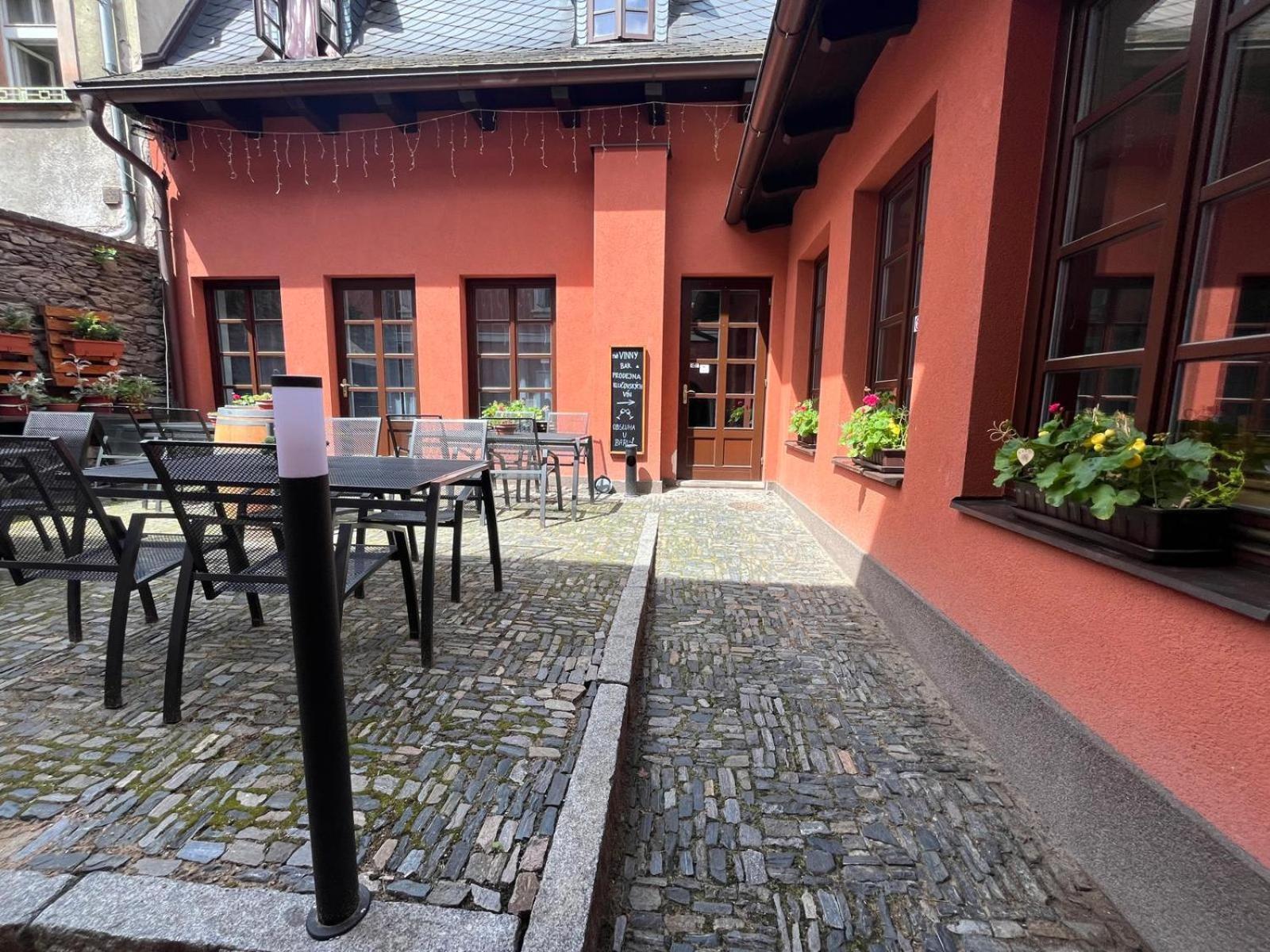 Nevinne Apartmany Kolin Exterior photo